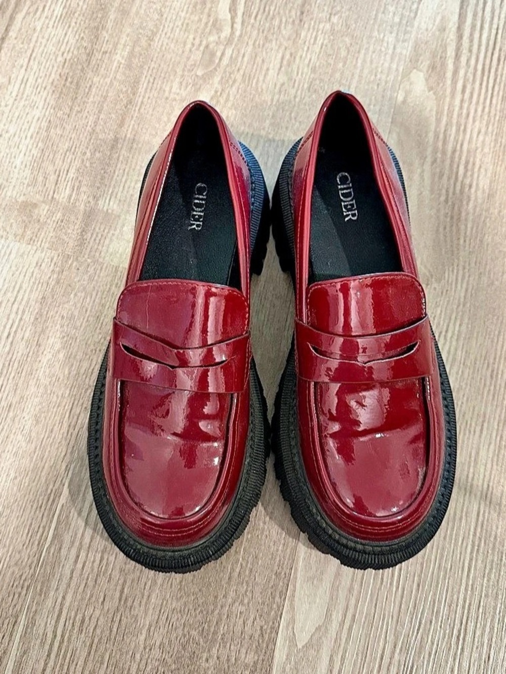 CIDER Size 39 Women's Burgundy Patent Leather Chunky Loafers